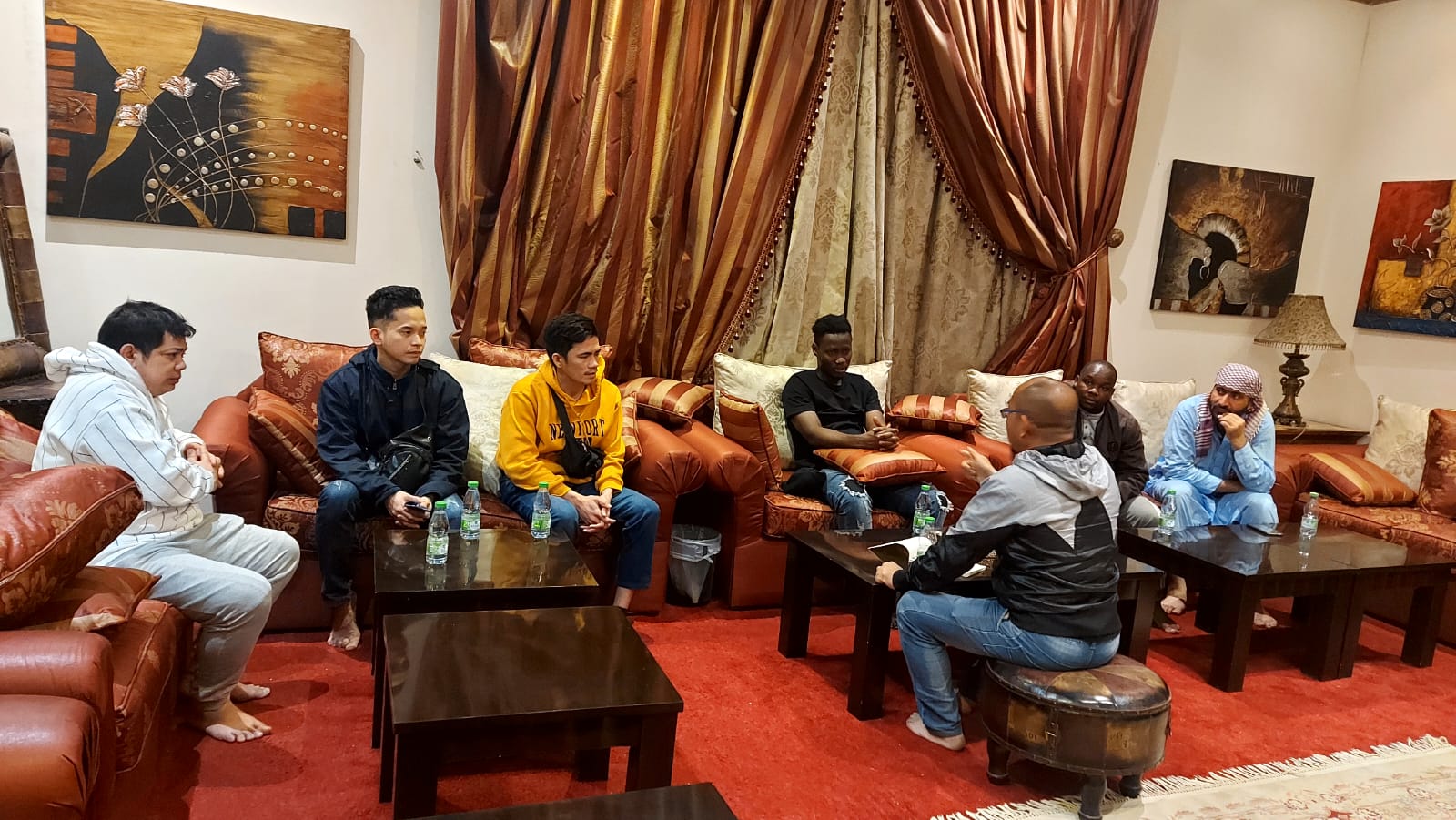 اسلام 5 أشخاص و لله الحمد و المنه