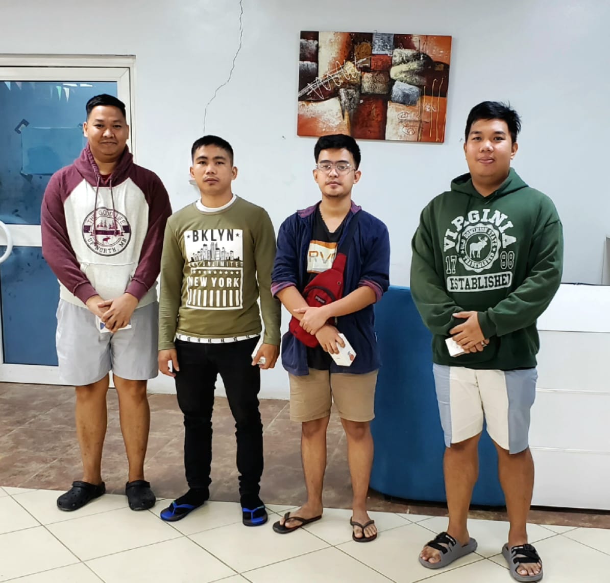 اسلام 4 أشخاص ضمن برنامج ربح البيع